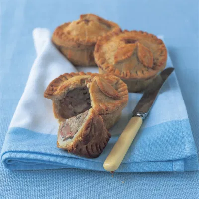 Old-fashioned Raised Pork Pies